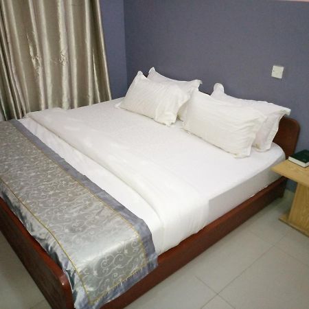 Glorious Hotel & Suites Ikotun Екстер'єр фото