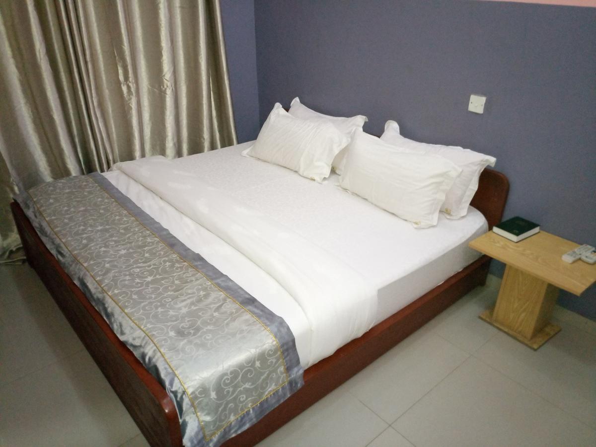 Glorious Hotel & Suites Ikotun Екстер'єр фото