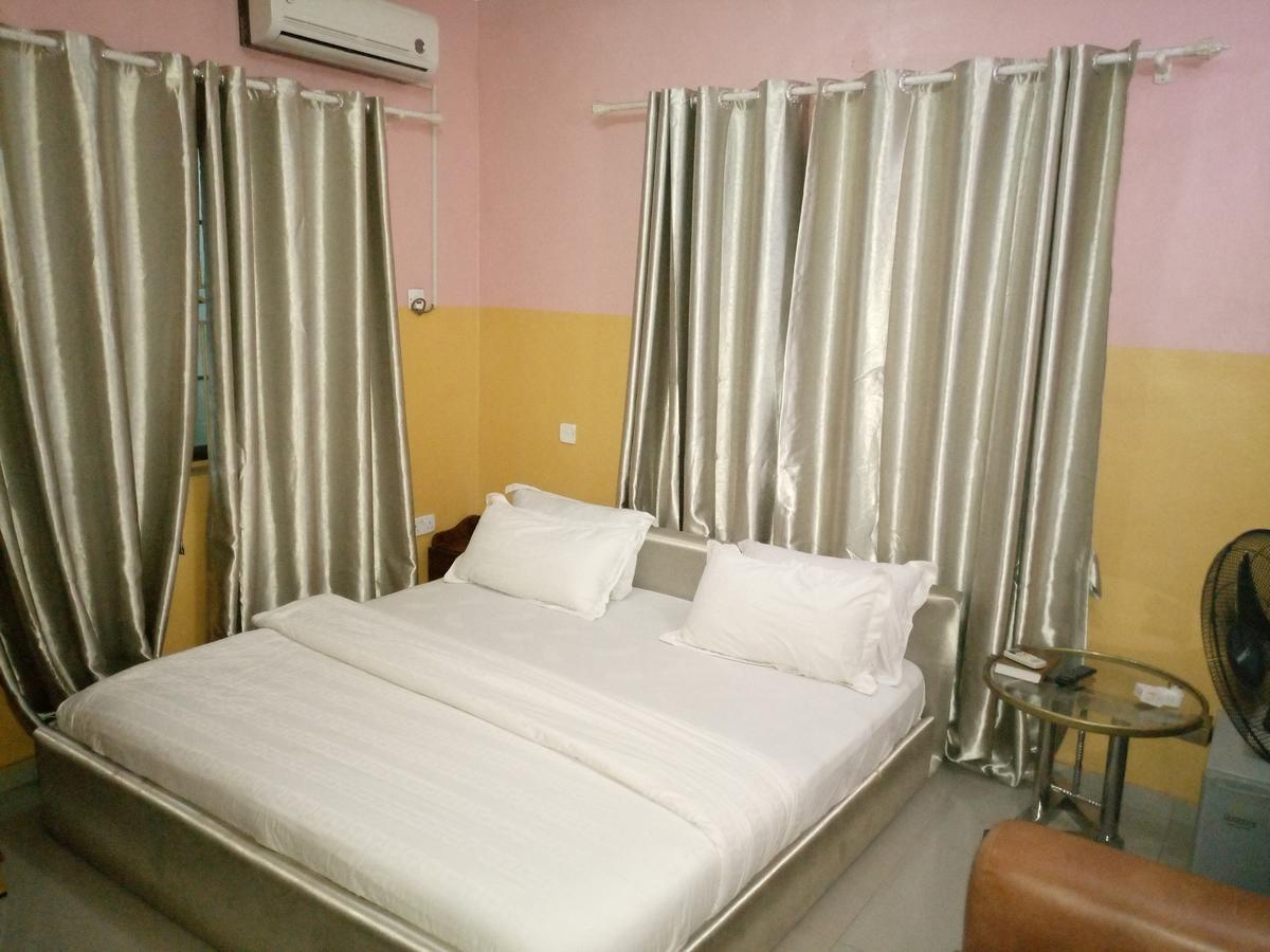Glorious Hotel & Suites Ikotun Екстер'єр фото