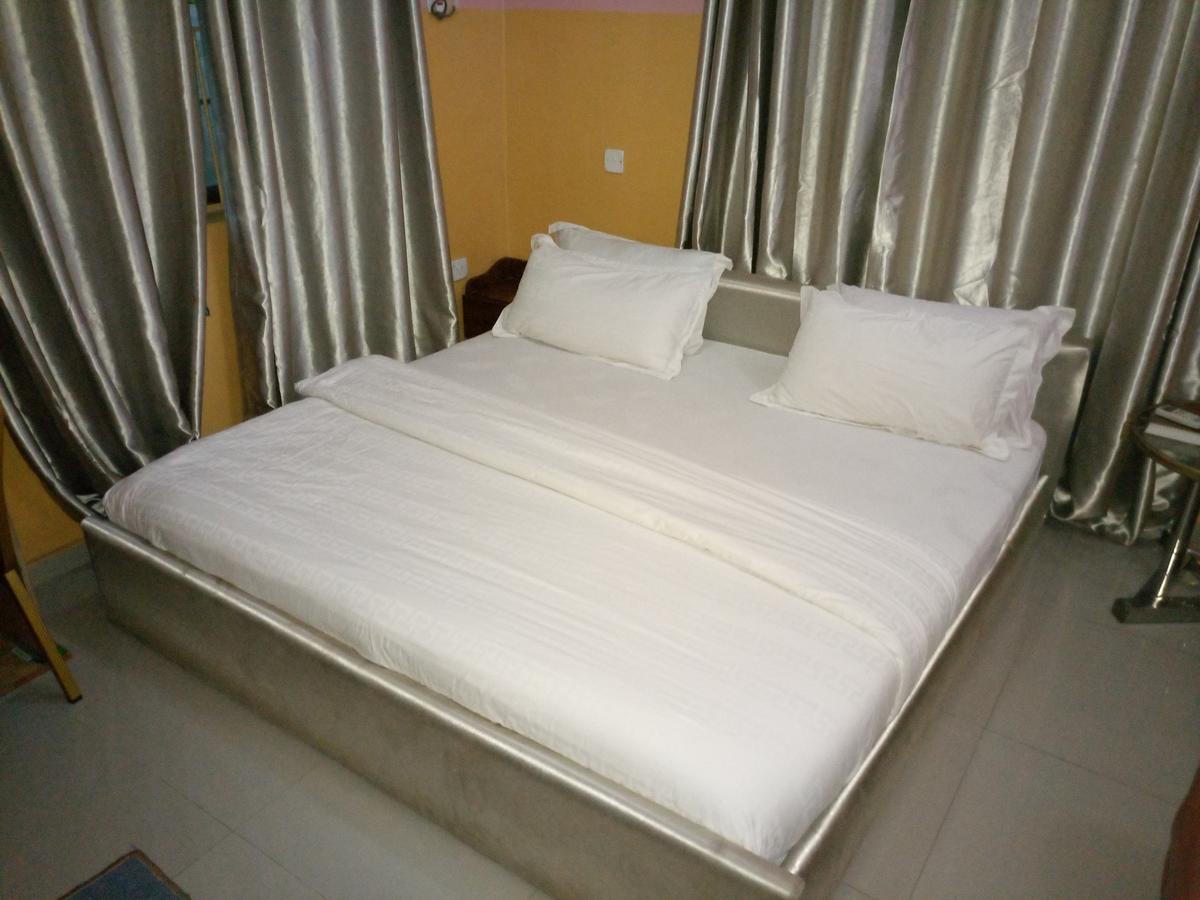 Glorious Hotel & Suites Ikotun Екстер'єр фото