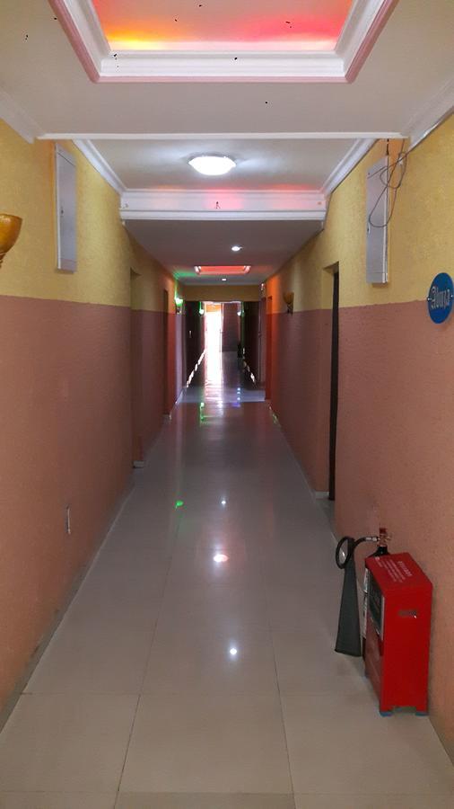 Glorious Hotel & Suites Ikotun Екстер'єр фото